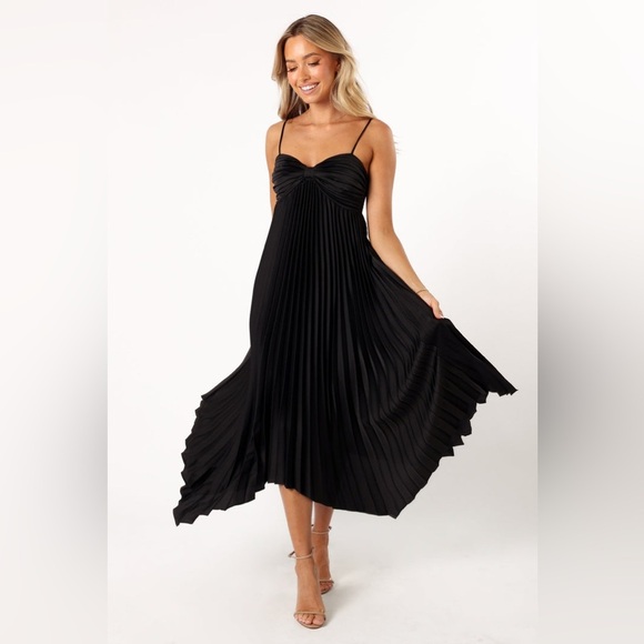 Petal & Pup Dresses & Skirts - Petal & Pup Vikki Black Midi dress size S B1890